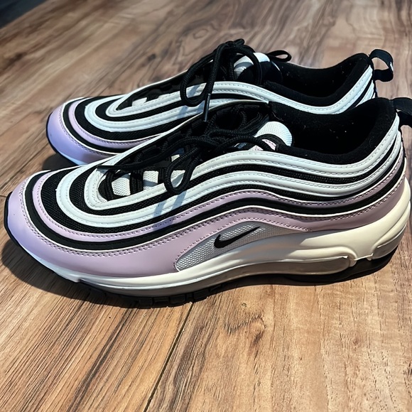 Fairly new - Picture 4 of 6